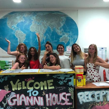 Gianni House Backpackers Hostel Giardini-Naxos Buitenkant foto