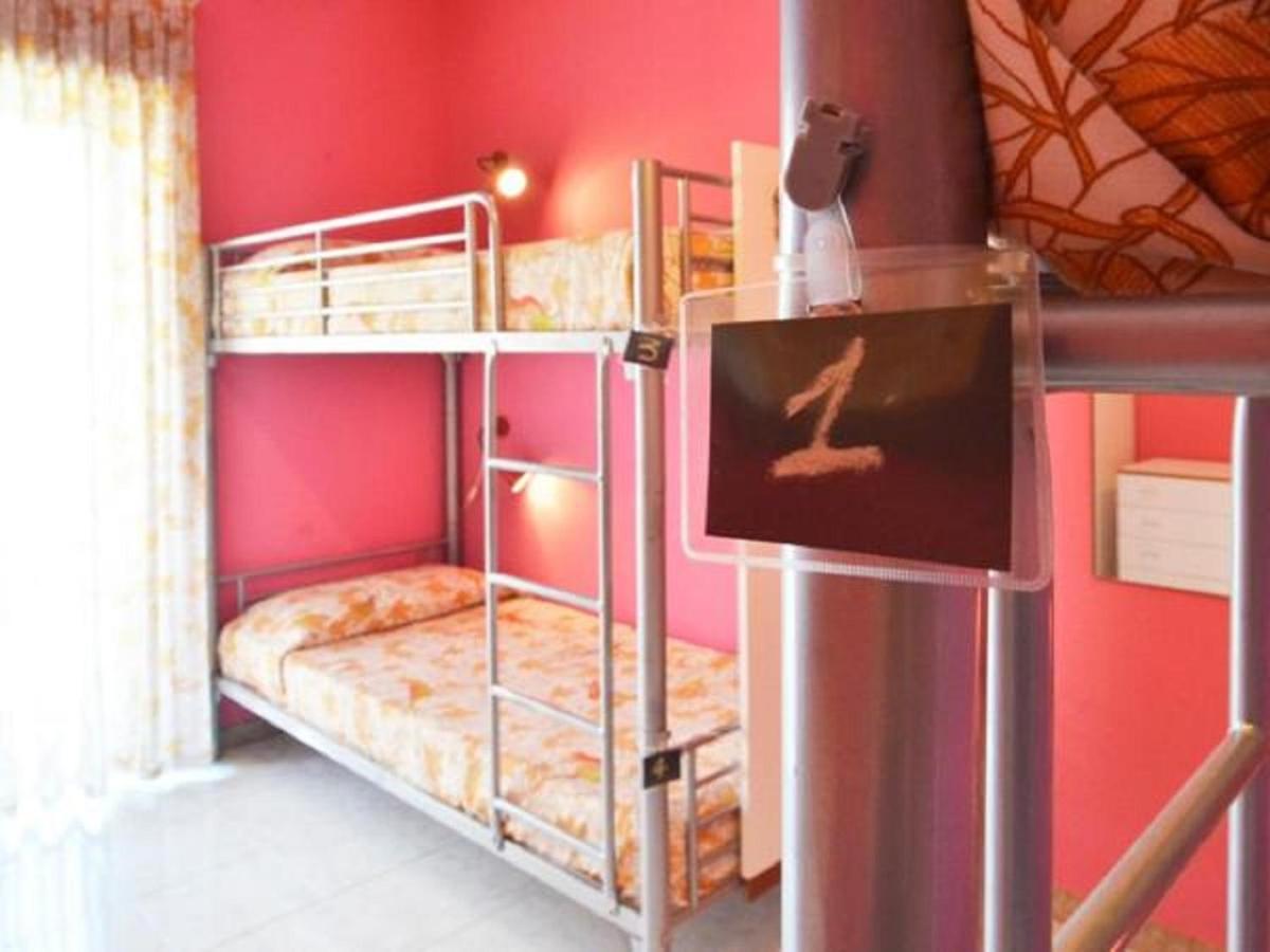 Gianni House Backpackers Hostel Giardini-Naxos Buitenkant foto