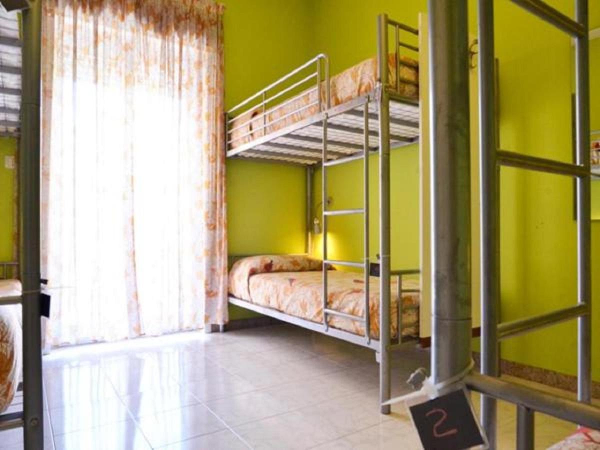 Gianni House Backpackers Hostel Giardini-Naxos Buitenkant foto