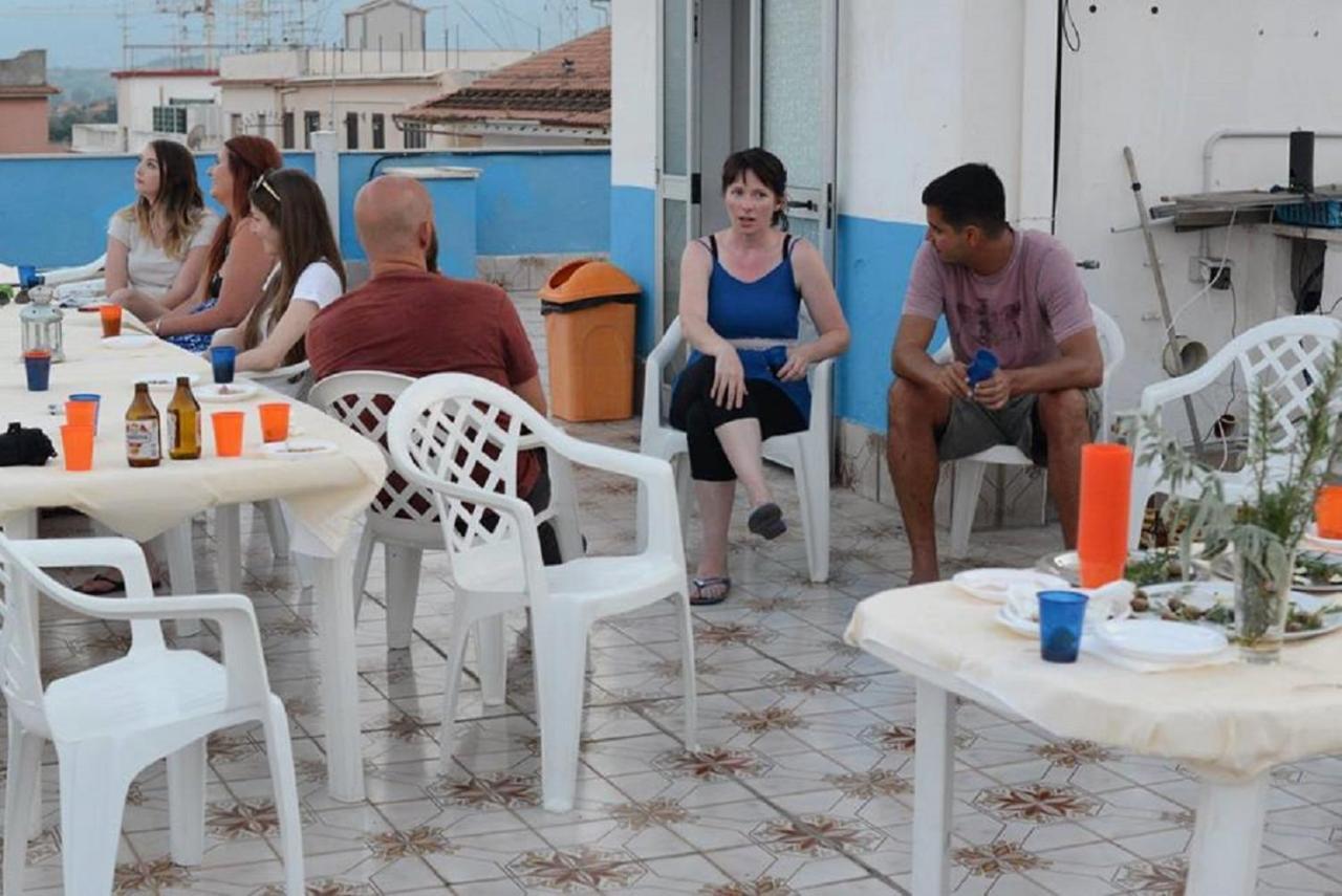 Gianni House Backpackers Hostel Giardini-Naxos Buitenkant foto