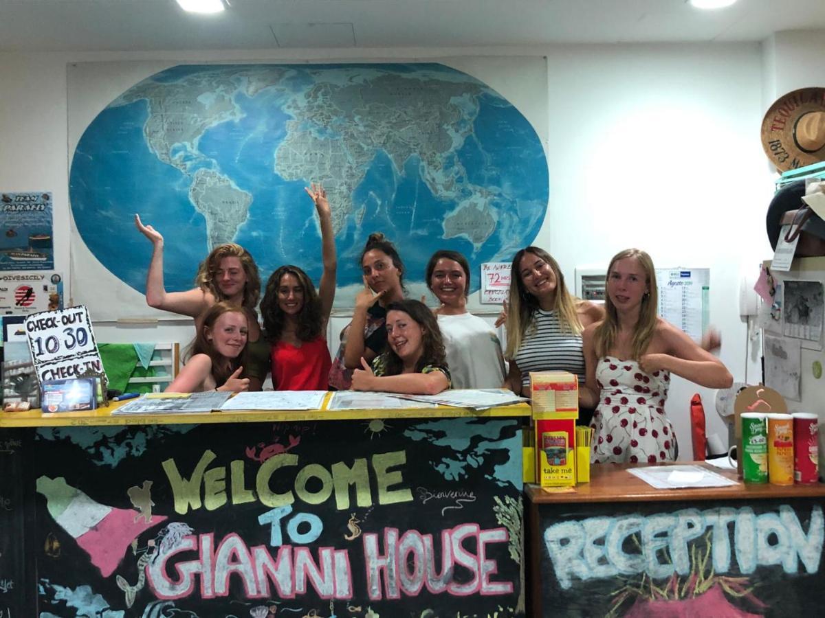 Gianni House Backpackers Hostel Giardini-Naxos Buitenkant foto
